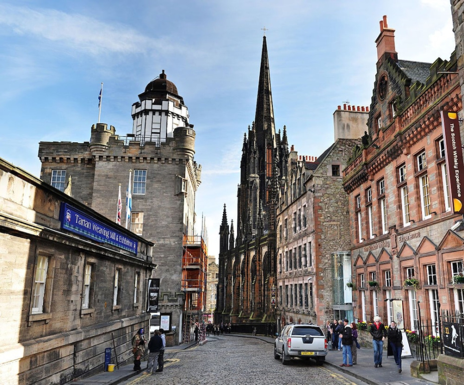 2-bed Historic Apartment in old Town Edinburgh