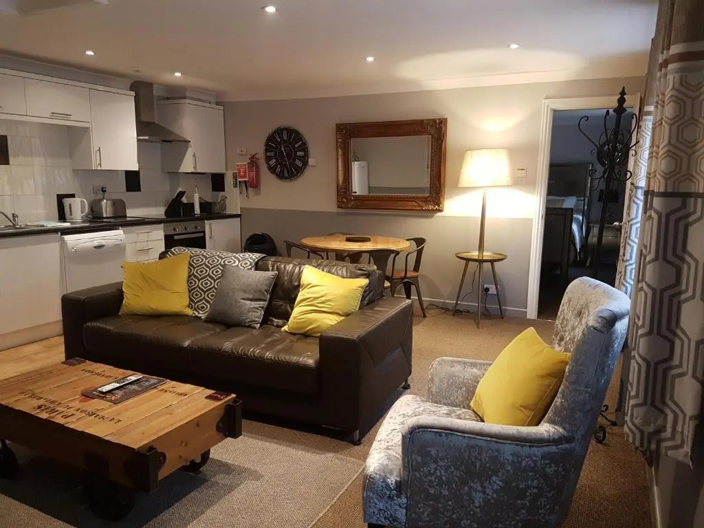 2 Bedrooms Cottage