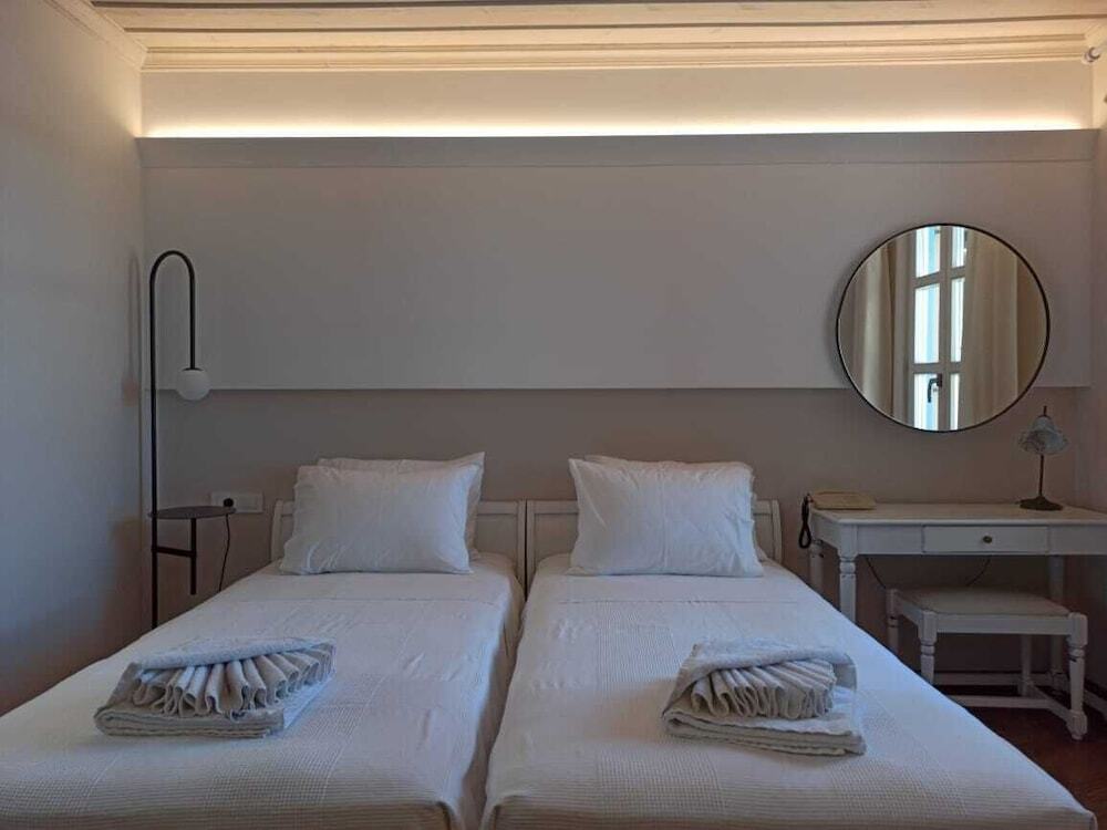 Amphora Hotel 4 *