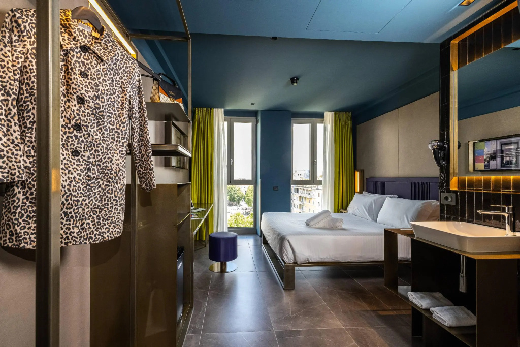 Double room with view (full double bed)