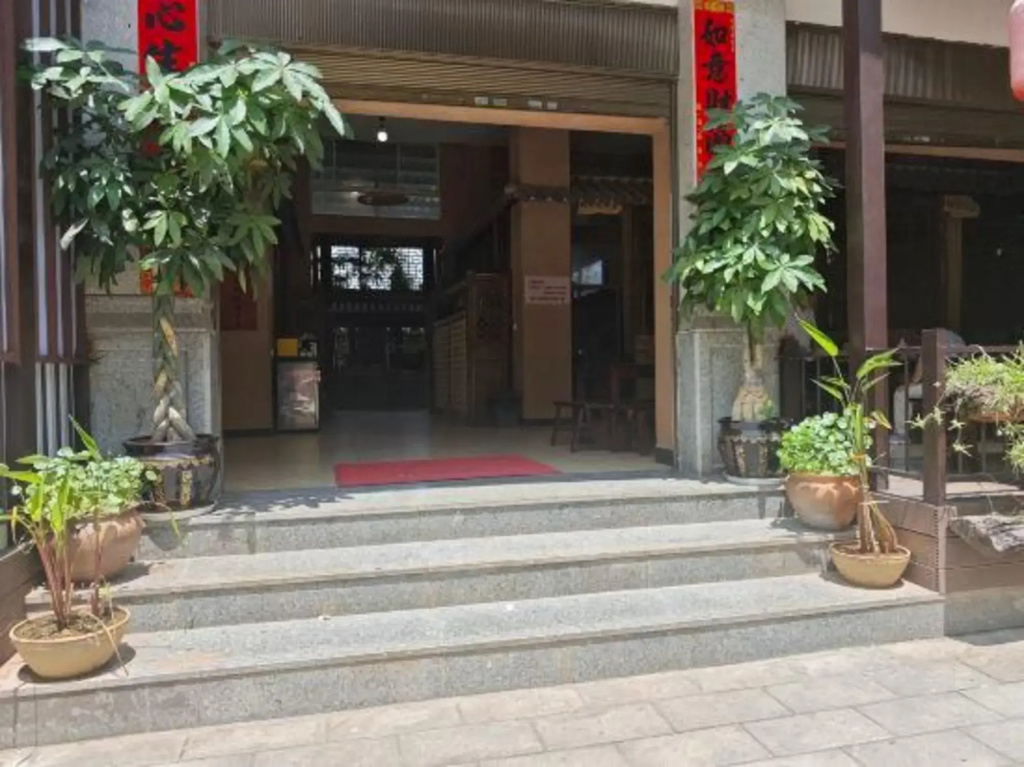 Pu'er Plum Lakeside Hotel