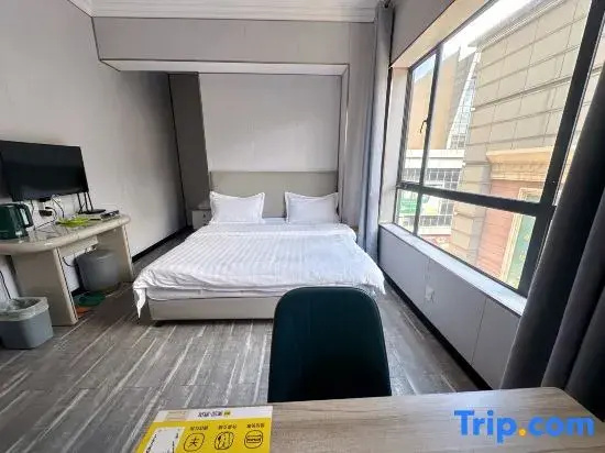 Deluxe Double room (full double bed)