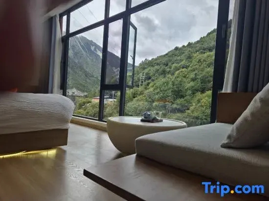Deluxe Double room (full double bed)