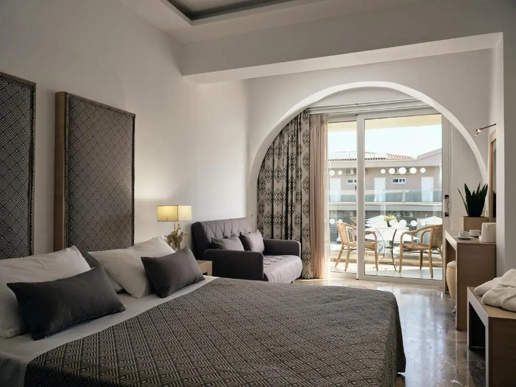Deluxe Double room (full double bed)