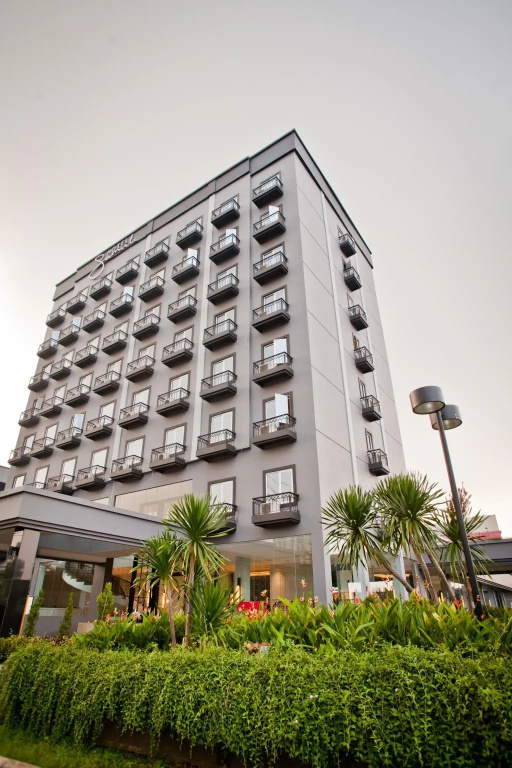 Deluxe Double room (full double bed)