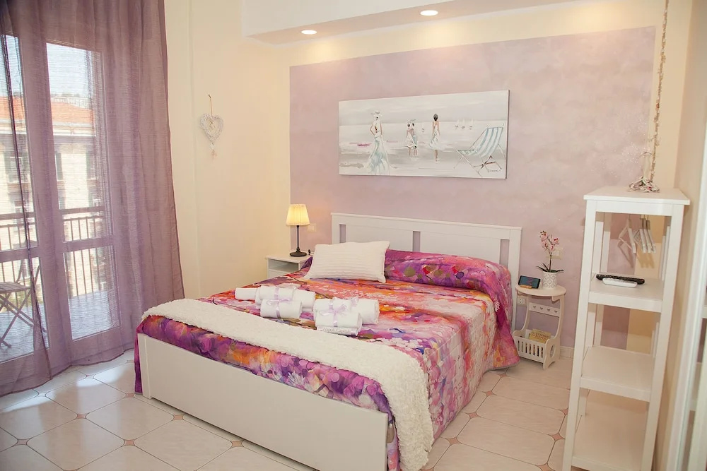Classic Double room with balcony (full double bed)