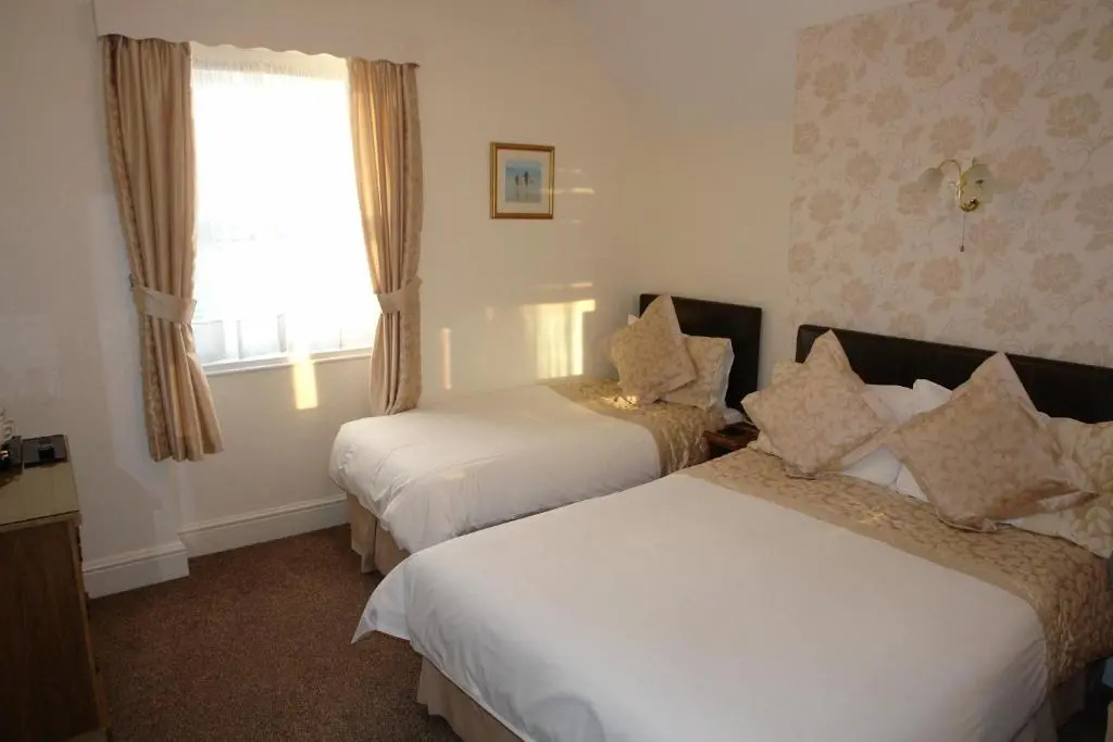 Standard Double room with street view (full double bed)
