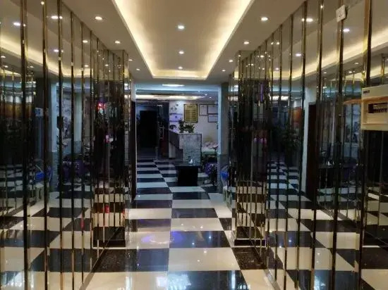 Huoqiu Baoyuan Theme Hotel