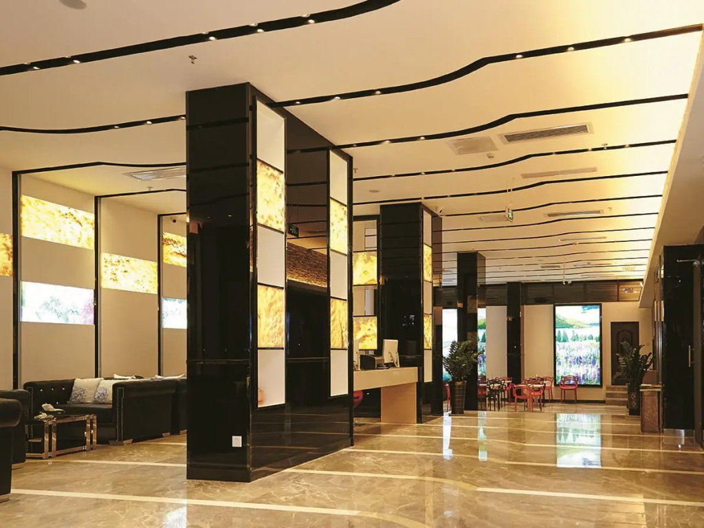 Lobby & Reception