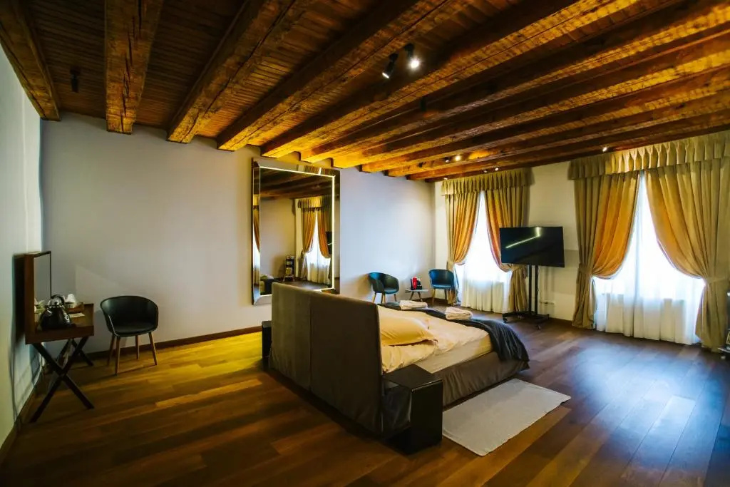 1 Bedroom Suite with view