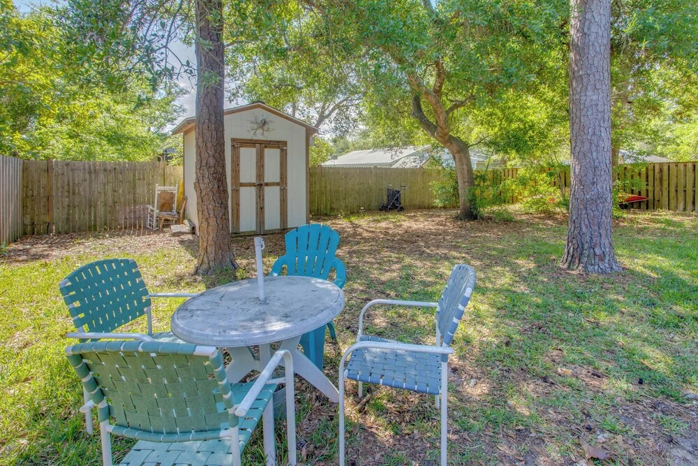 < 1 Mi to Beach! Home w/ Fenced Yard in Oak Island