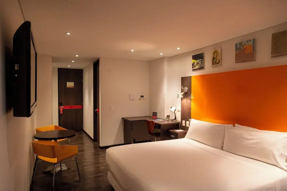 104 Art Suites - Chambres