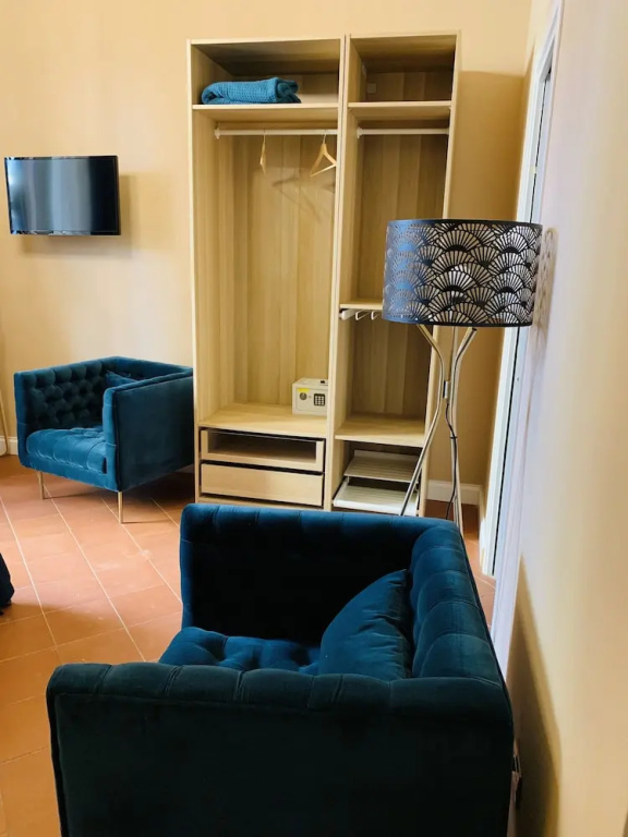 Deluxe Double room (full double bed)