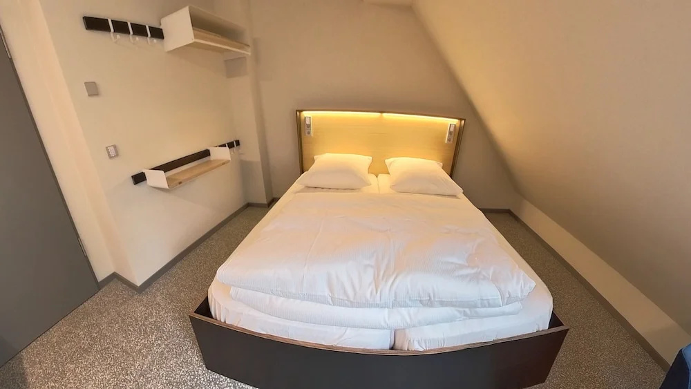 Standard Double room with courtyard view (full double bed)