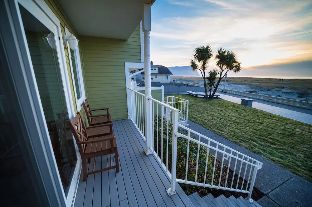 Beach & Waterfront