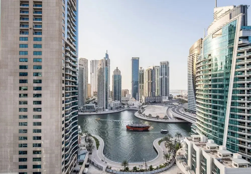 Luxurious 2BR w/ Stunning Marina Views - Minutes From Dubai Metro & Tram!