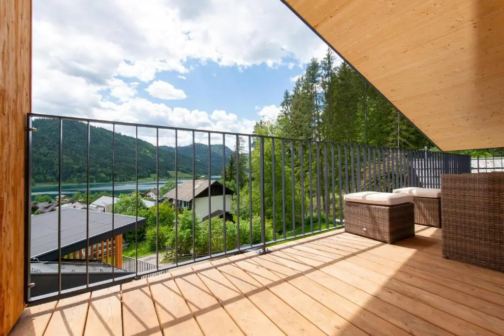 Apartment with lake view
