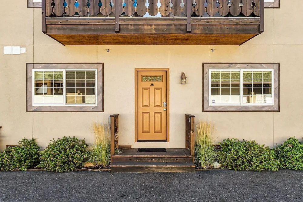 Bavarian Mountain Suite 2 Bedroom Condo by NW Comfy Cabins by RedAwning