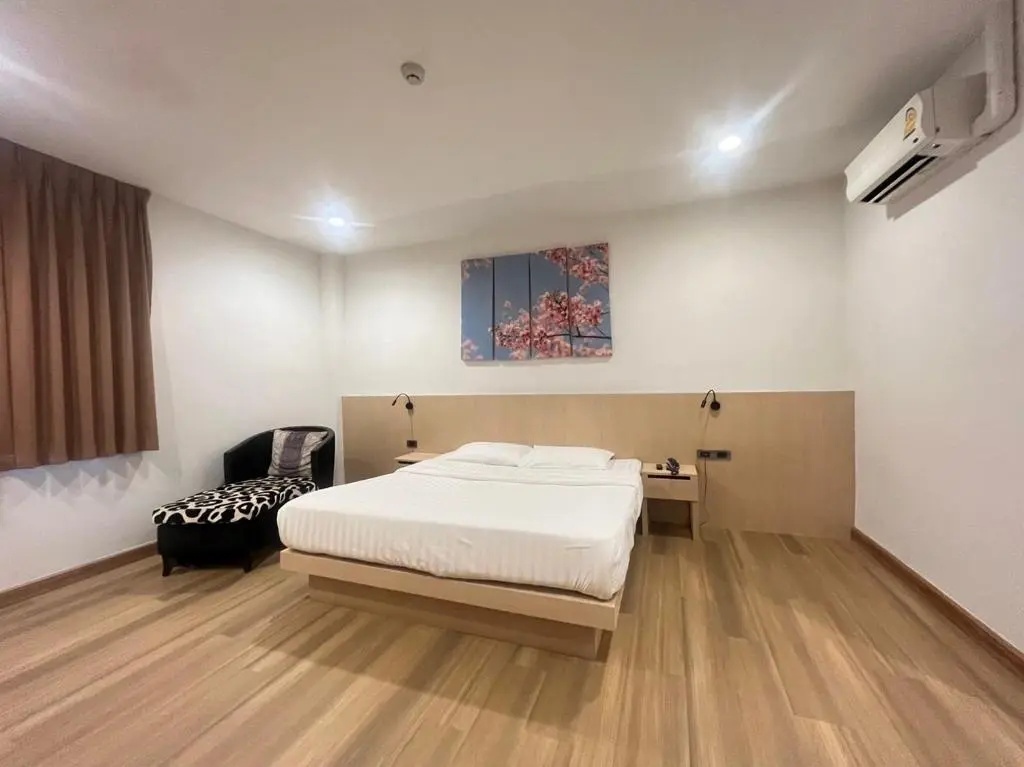 Deluxe Double room (full double bed)