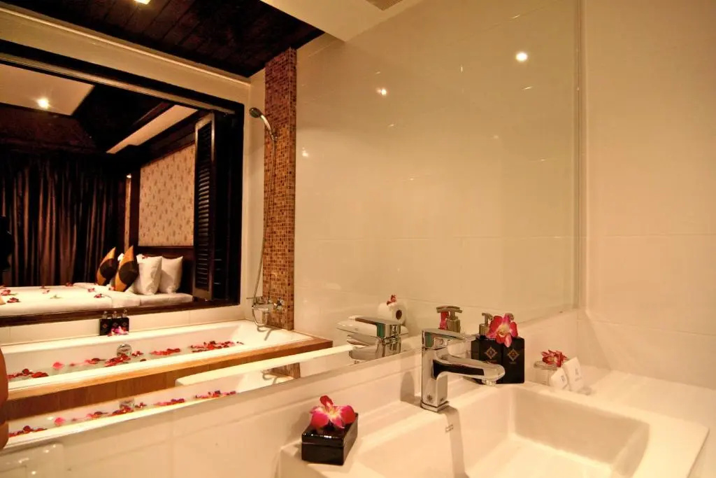 Rayaburi Hotel Patong - Chambres