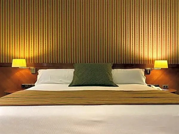 Double room (full double bed)