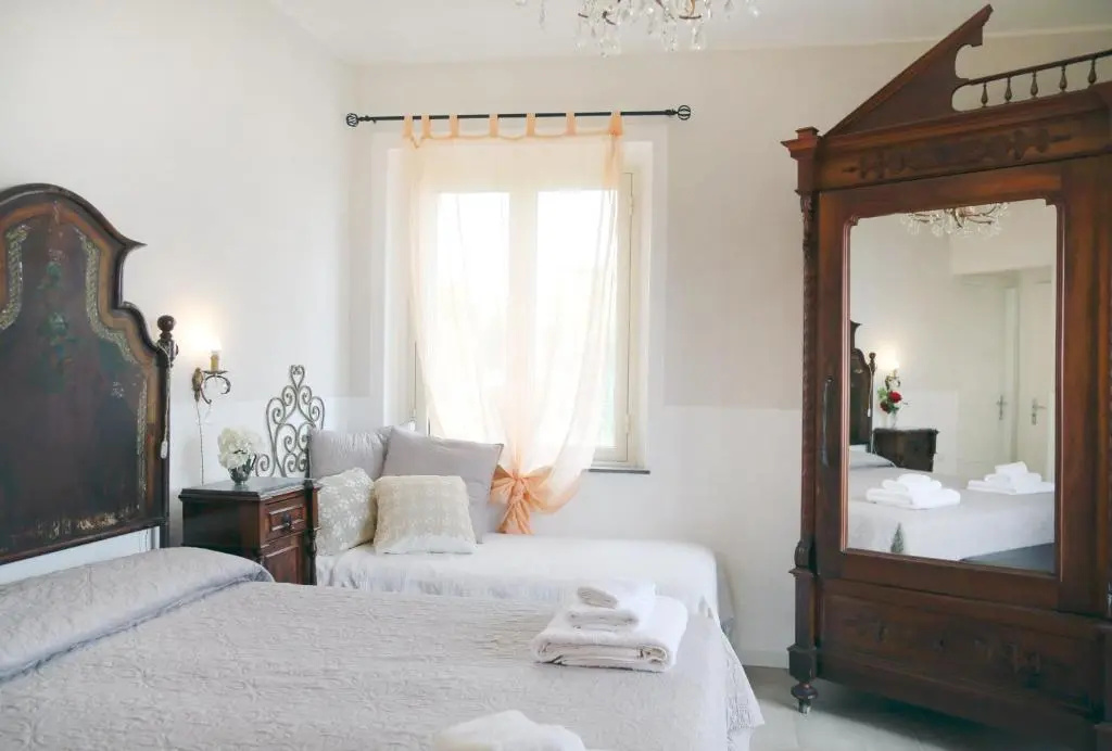 Standard Triple room with sea view