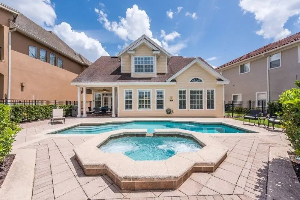 Fantastic 3 bed home with a pool