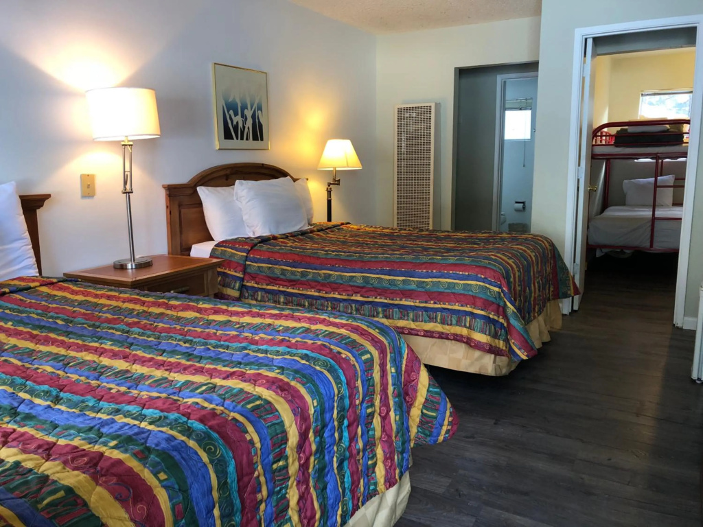 Cedar Inn & Suites — 4