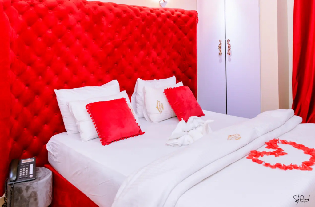 Deluxe Double room (full double bed)