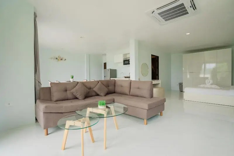 Люкс Standard с балконом в Club Bamboo Boutique Patong Beach Resort