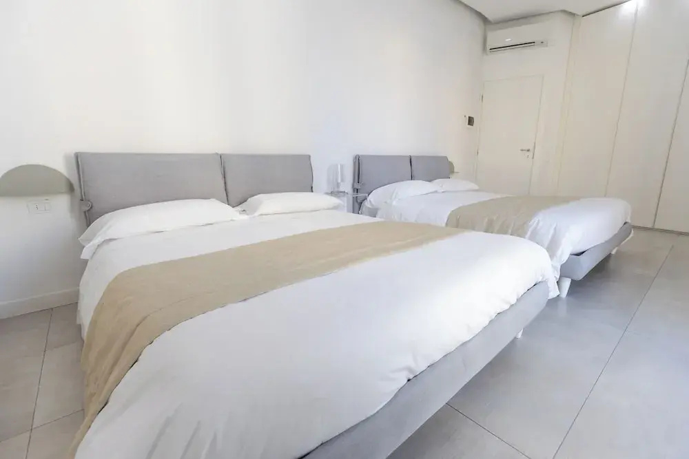 Deluxe Double room (full double bed)