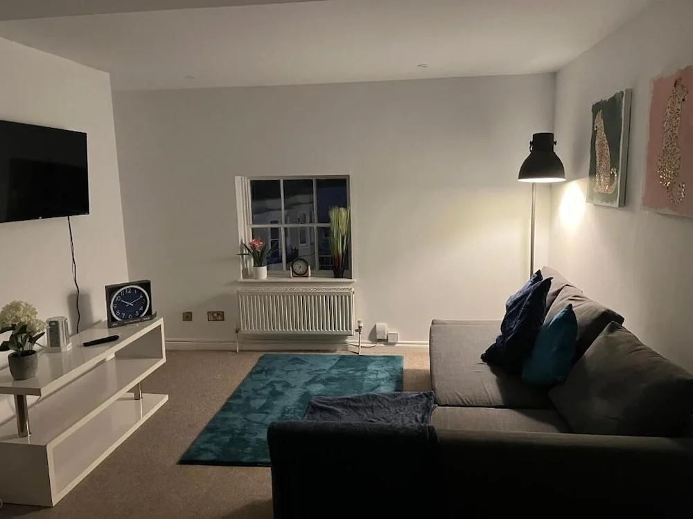 Russell Square Apartment