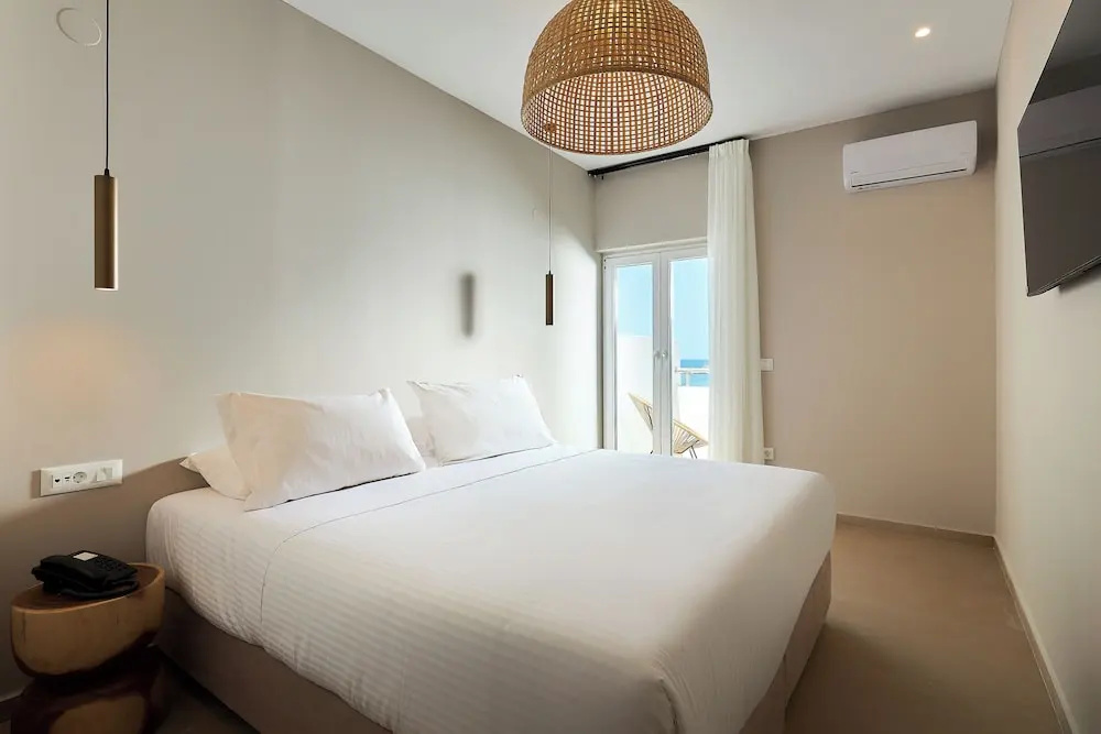 Deluxe Suite with balcony