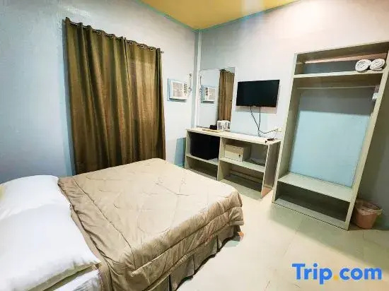 Deluxe Double room (full double bed)
