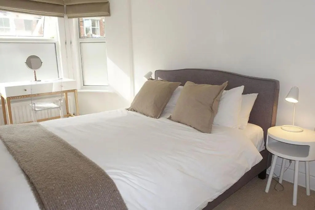 Kessel House - Outstanding family home, close to town centre