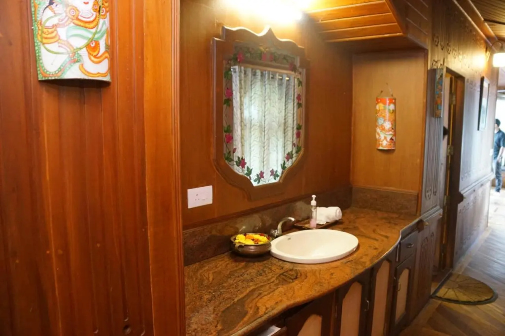 Soma Houseboat - Général