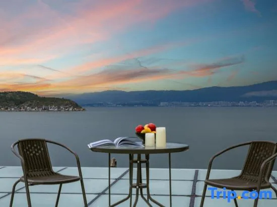 Erhai No.1 | Seaview Azure Skywalk Vacation Boutique Stay (Dali Haidong Town Ideal City)
