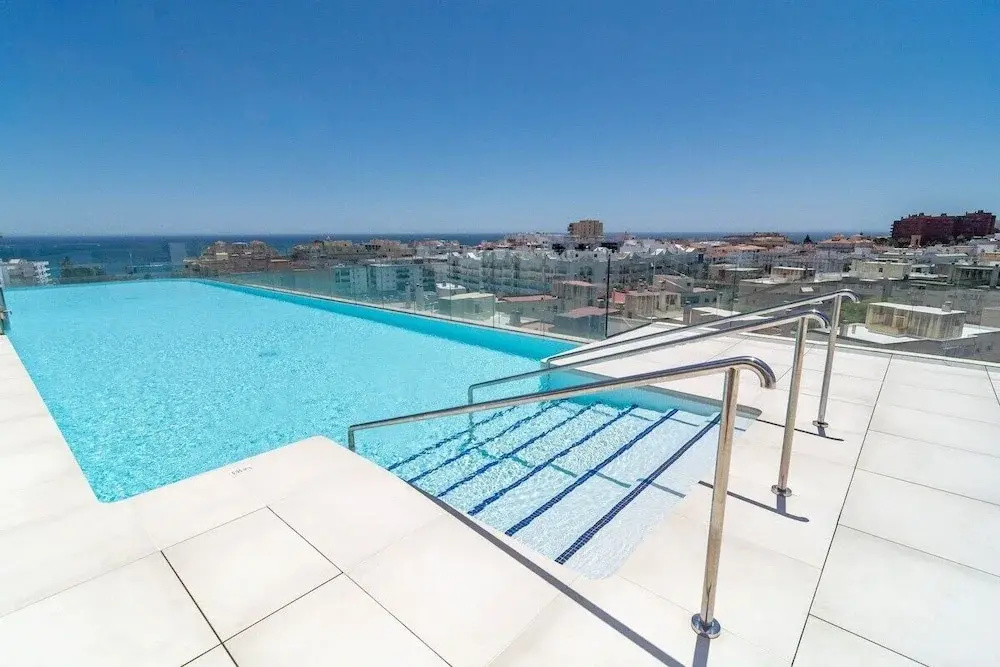 Inf4.2p - Modern City Apartment Near the Beach