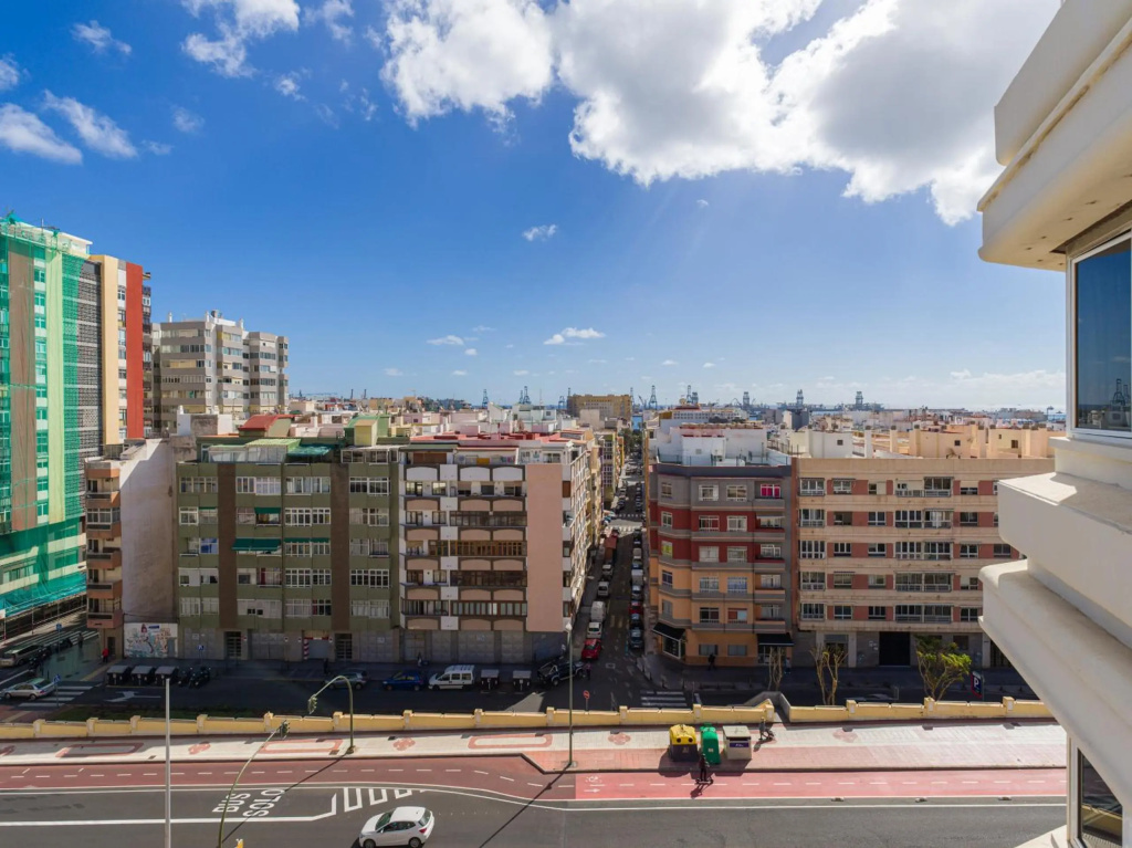 Bright Townhouse - Views - 5 min walk to the Beach