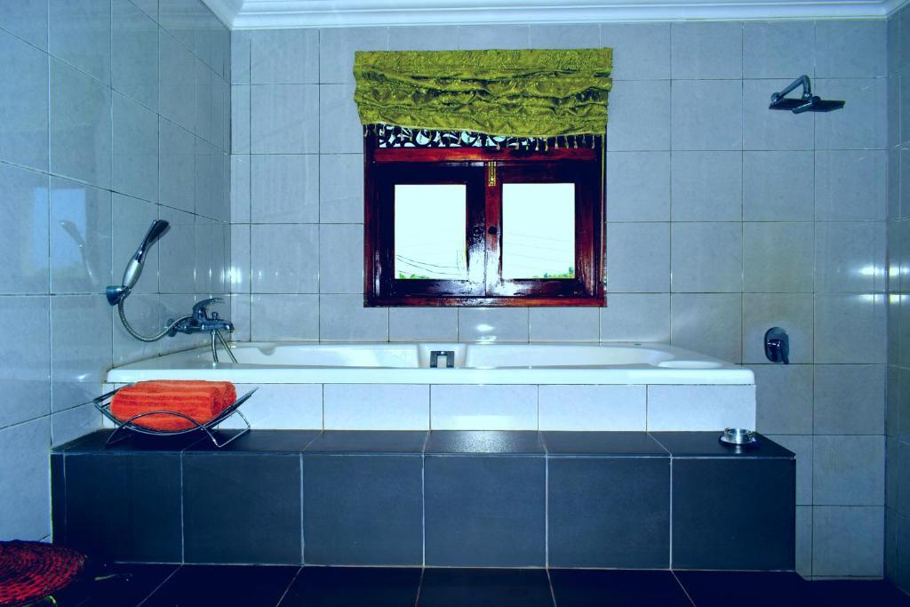 Asian Jewel Boutique Hotel