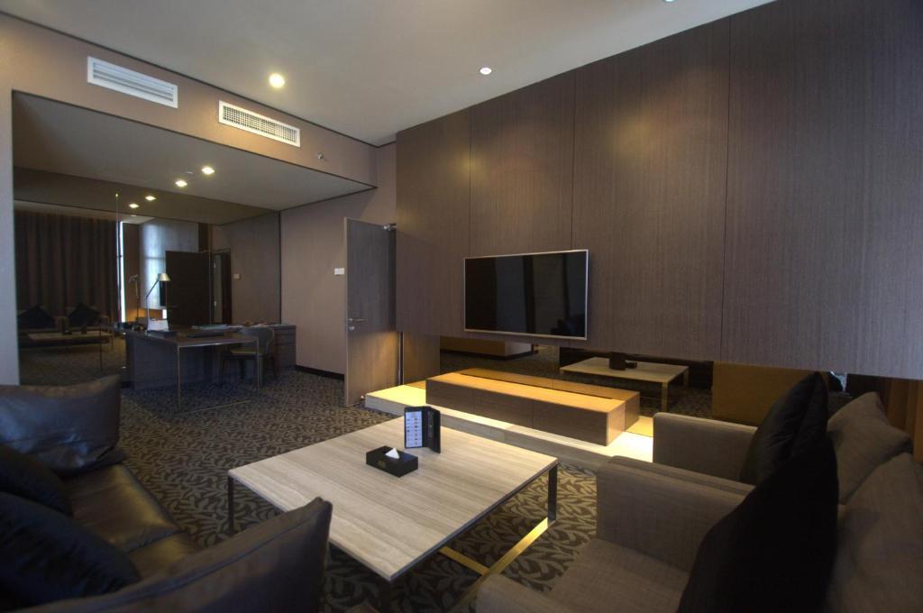 Grand Alora Hotel