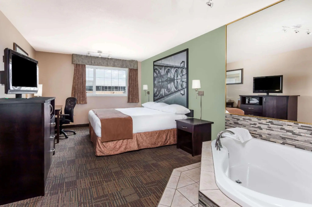 Double Suite (full double bed)