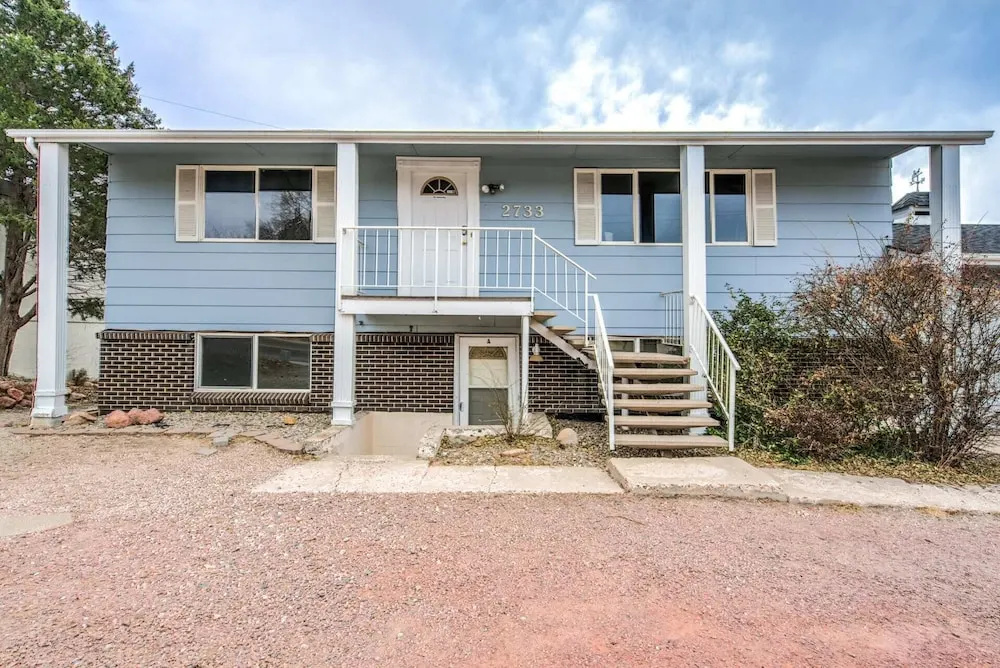 2brclose To Hiking & Garden of Godsbose Surround Sound Pet-friendly