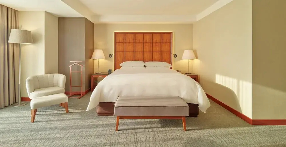 Grand Club room