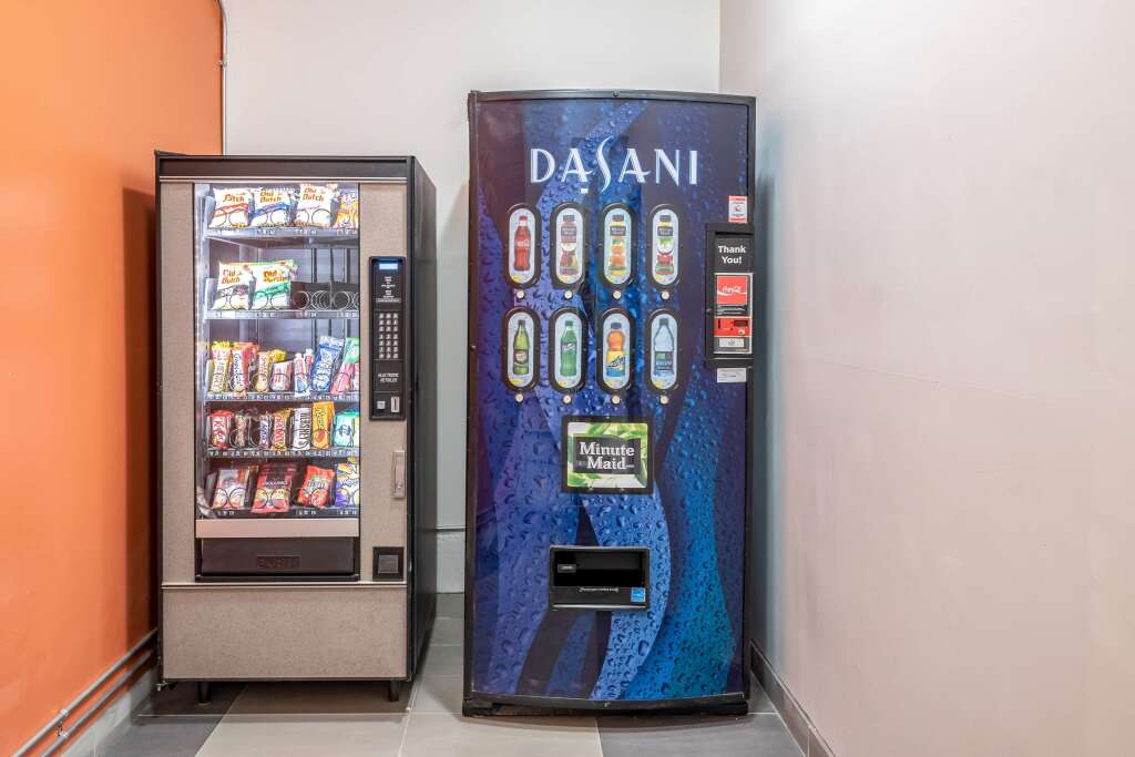 Motel 6 Fort Nelson, BC - фото 11