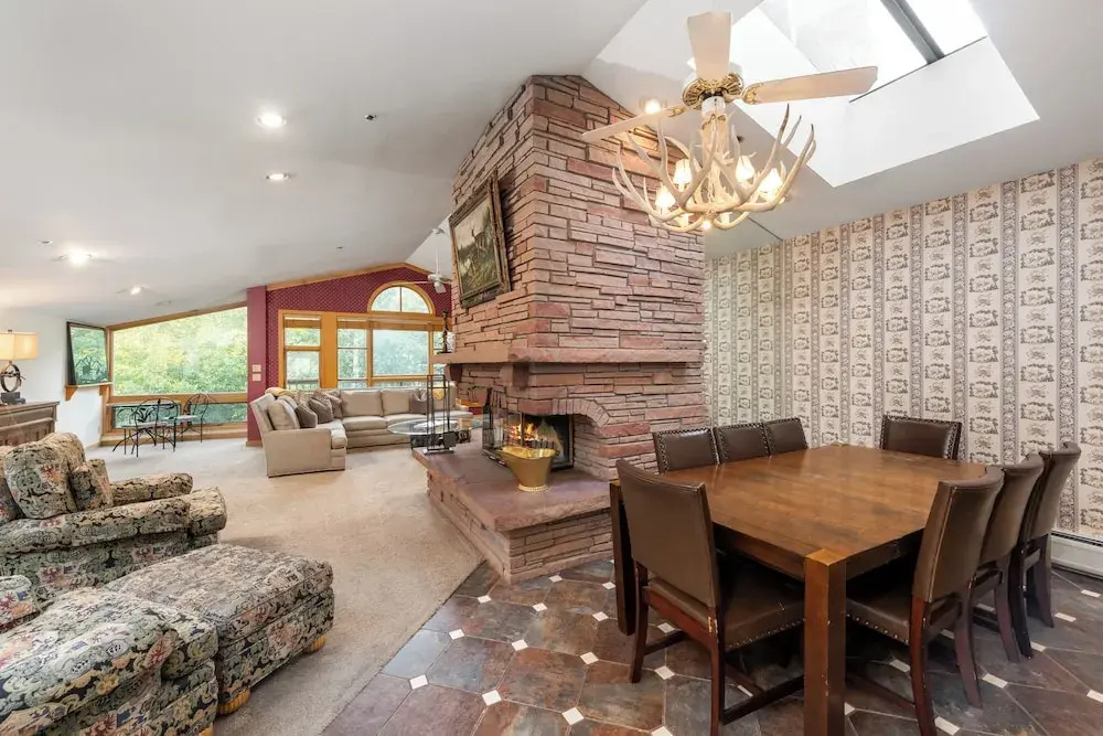 4 Bedrooms Apartment with balcony and with mountain view