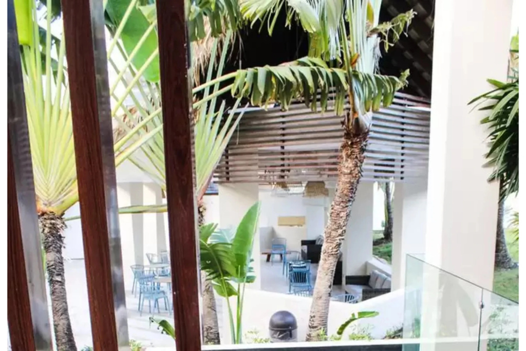 Lobby & Reception