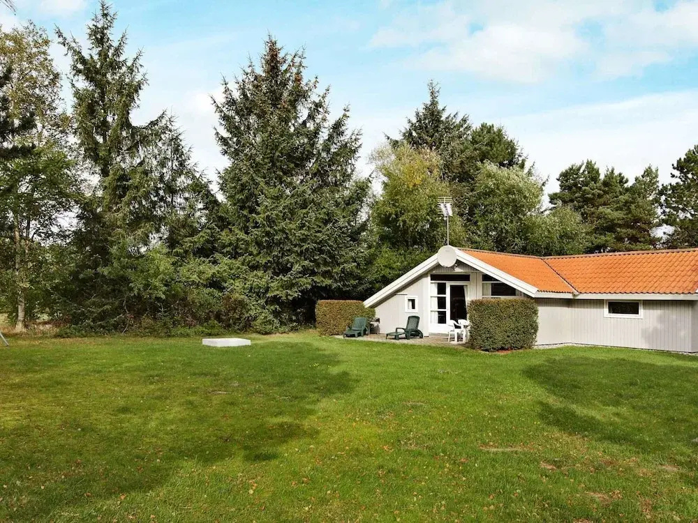 Quiet Holiday Home in Rodby near Sea