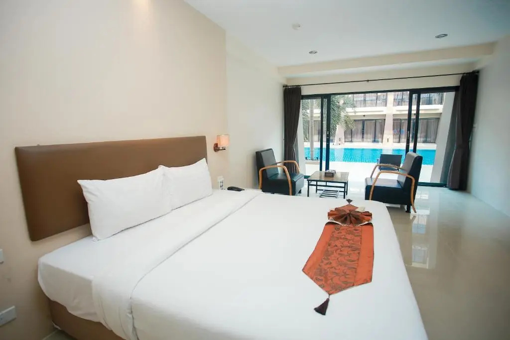 Deluxe Double room (full double bed)