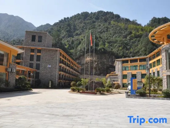 Wolong International Hotel